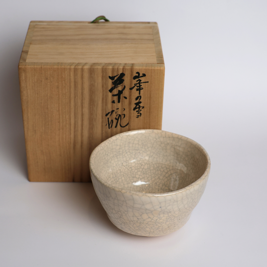 Heian Shouetsu (常慶作) “Mine no Yuki” Matcha Bowl – Japanese Tea Ceremony Chawan | White Crackle Glaze Pottery with Wooden Box