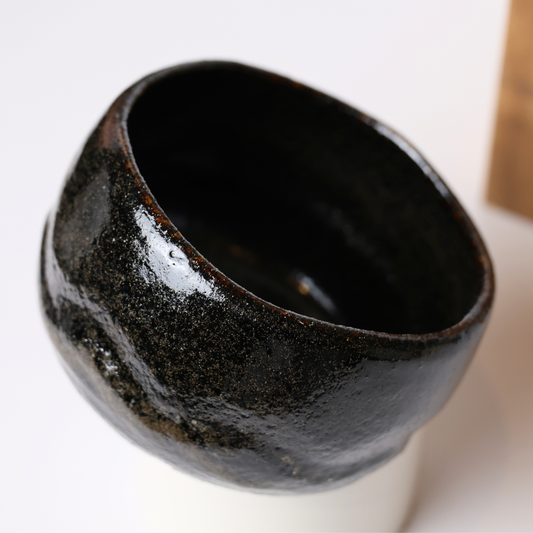 Ōyabu Kiln Matcha Bowl by Yoshio Iwamura – Ōhi-yaki Chawan | Japanese Tea Ceremony Ware | Handcrafted Pottery with Wooden Box