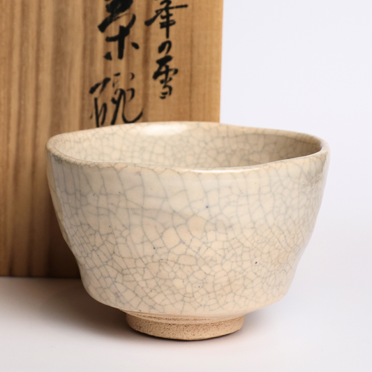 Heian Shouetsu (常慶作) “Mine no Yuki” Matcha Bowl – Japanese Tea Ceremony Chawan | White Crackle Glaze Pottery with Wooden Box